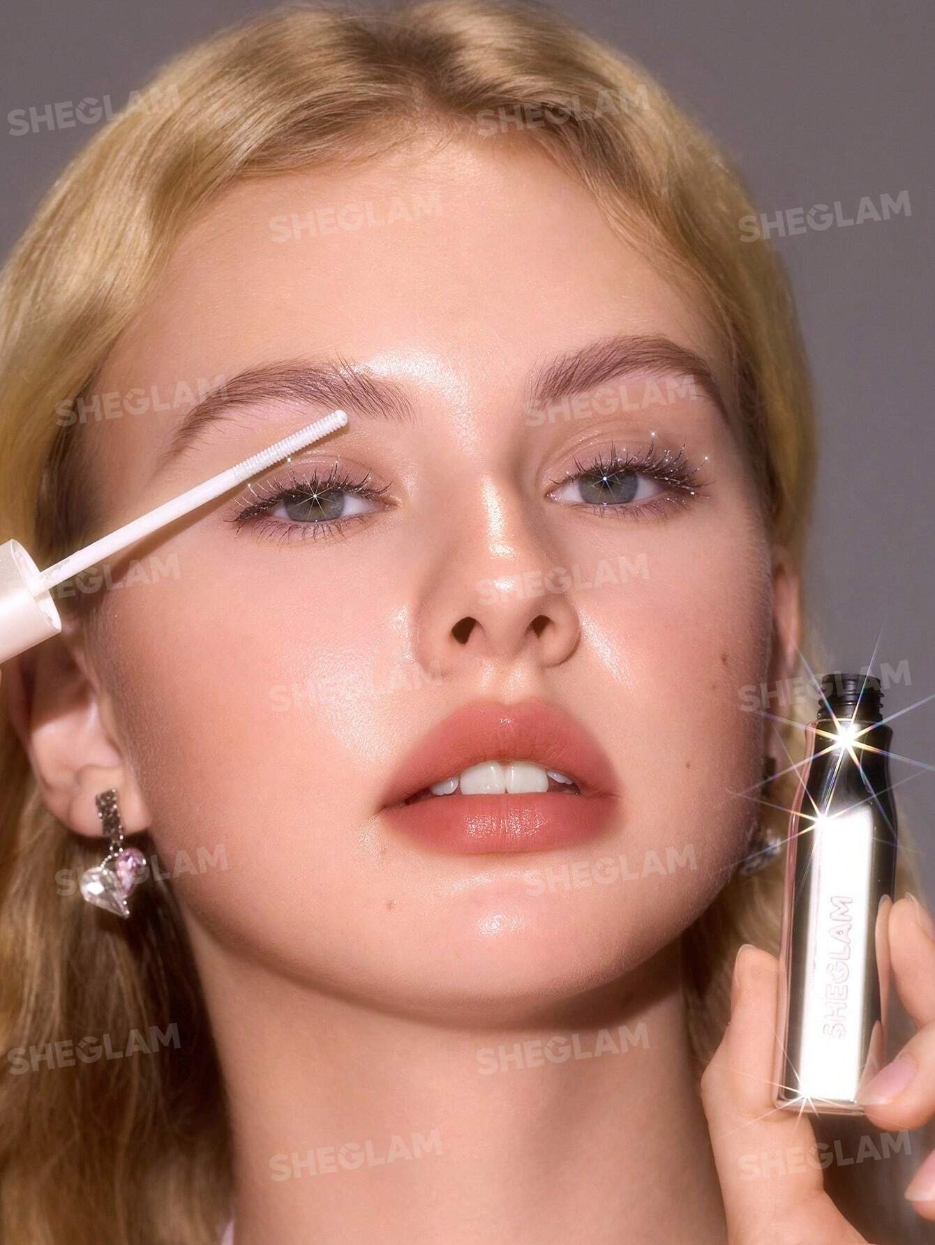 ریمل شاین گلیتری نقره‌ای شیگلم مدل Crystal Gaze Glitter Mascara — تصویر 3